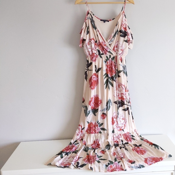 🆕🌿FLORAL MAXI DRESS🌿 - Picture 6 of 9